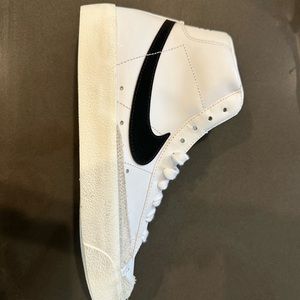 NIKE BLAZERS MID 77😁